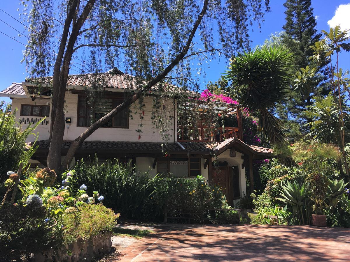 Casa Magnolia Bed & Breakfast Cumbaya Exterior photo